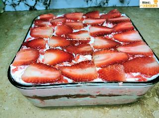 Strawberry Icebox Cake Dessert
