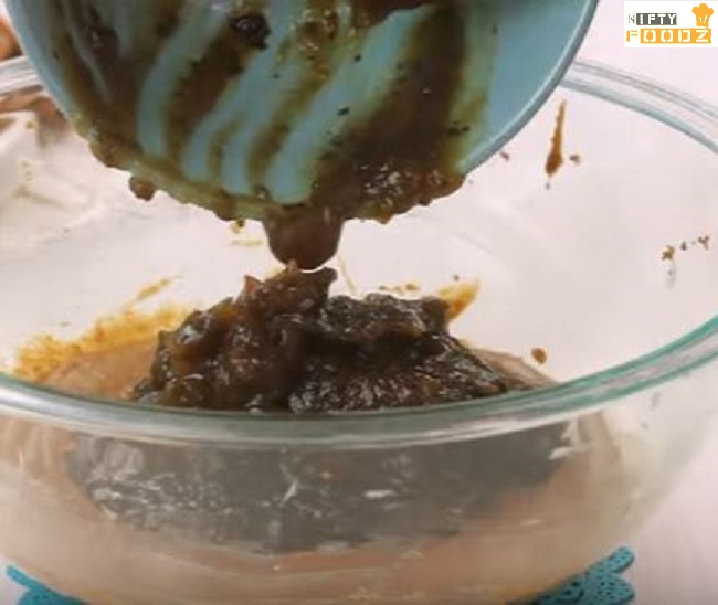 Sticky Date Pudding With Caramel Sauce-niftyfoodz