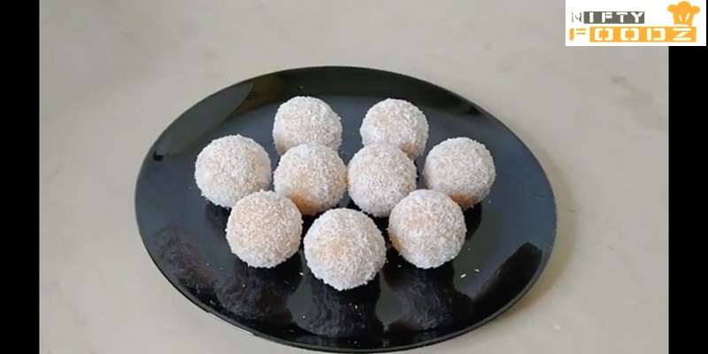 10 Minutes Coconut Ladoo
