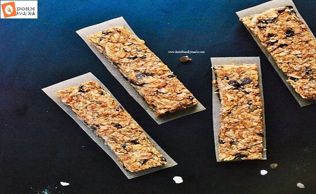 Dorm Friendly Chocolate Chip Granola Bars